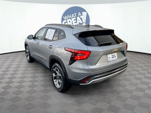 Used 2024 Chevrolet Trax LT image 5