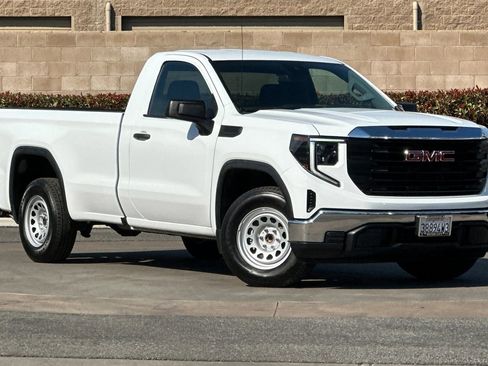 Used 2023 GMC Sierra 1500 Pro w/ Convenience Package image 2