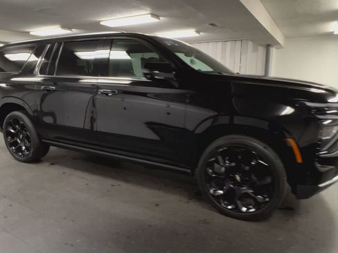 Certified 2025 Chevrolet Suburban High Country image 39