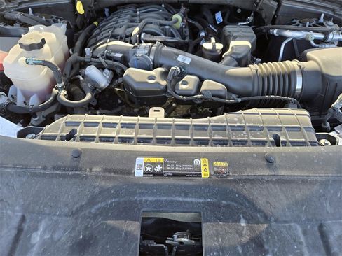 Used 2024 Jeep Grand Cherokee Limited w/ Black Appearance Package image 31