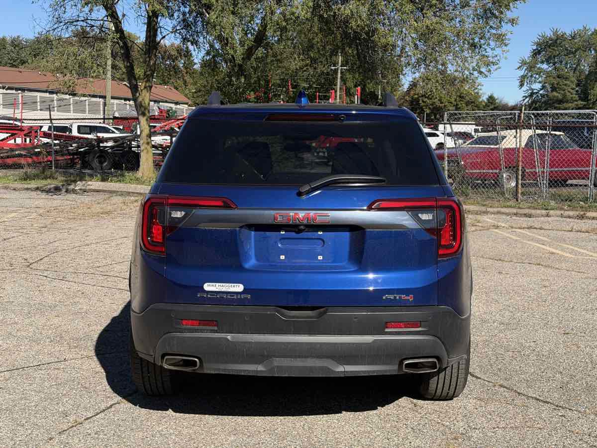 Used 2023 GMC Acadia AT4 w/ Technology Package AWD/4WD image 5