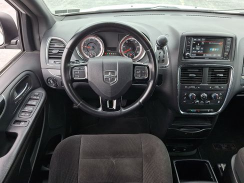 Used 2019 Dodge Grand Caravan SE image 12