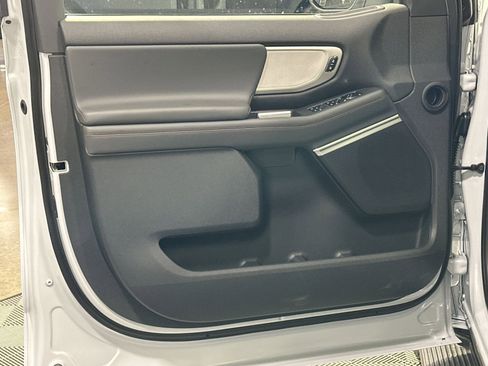 New 2025 Ford Expedition Active image 15