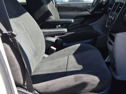 Used 2013 Dodge Grand Caravan SE image 24