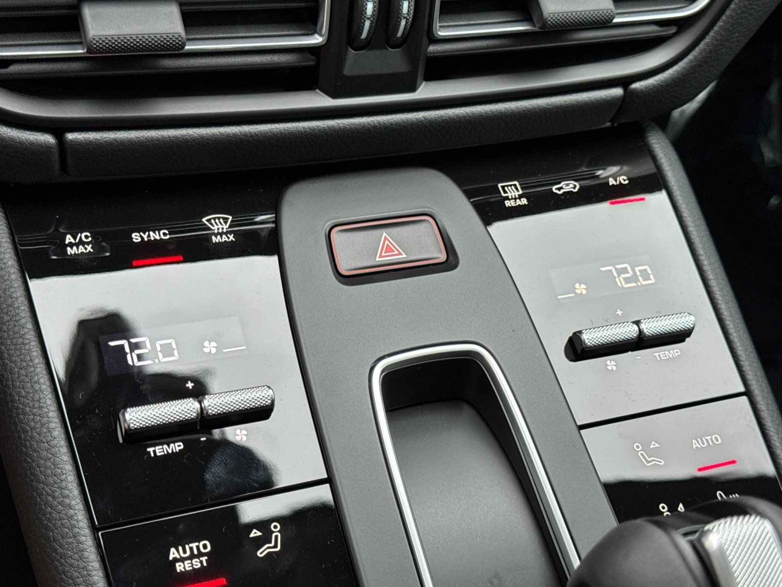 Certified 2026 Porsche Macan Turbo AWD/4WD image 25