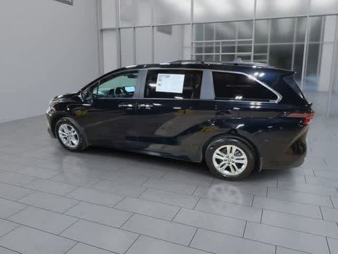 Used 2025 Toyota Sienna XLE w/ XLE Plus Package AWD/4WD image 6