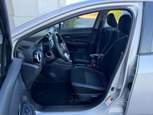 Used 2025 Nissan Versa SV image 27