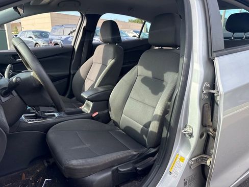 Used 2019 Chevrolet Cruze LS FWD image 9