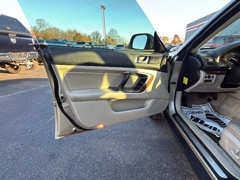 Used 2008 Subaru Outback 3.0R L.L. Bean image 10