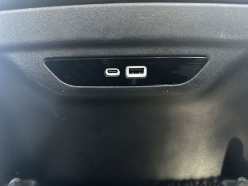 Certified 2024 Chrysler Pacifica Touring-L FWD image 43
