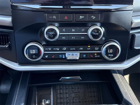 Used 2024 Ford Expedition XLT image 22