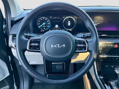 Used 2024 Kia Carnival SX image 11