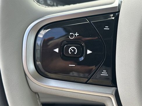 New 2025 Volvo XC90 B6 Plus w/ Protection Package Premier image 24