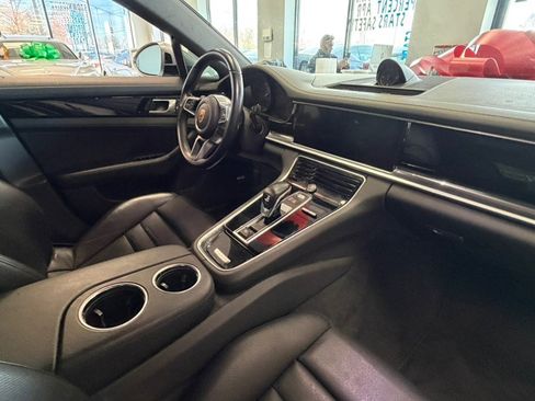 Used 2019 Porsche Panamera 4 image 48