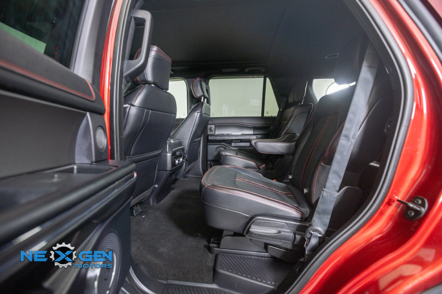 Used 2019 Ford Expedition Limited w/ Equipment Group 303A AWD/4WD image 34