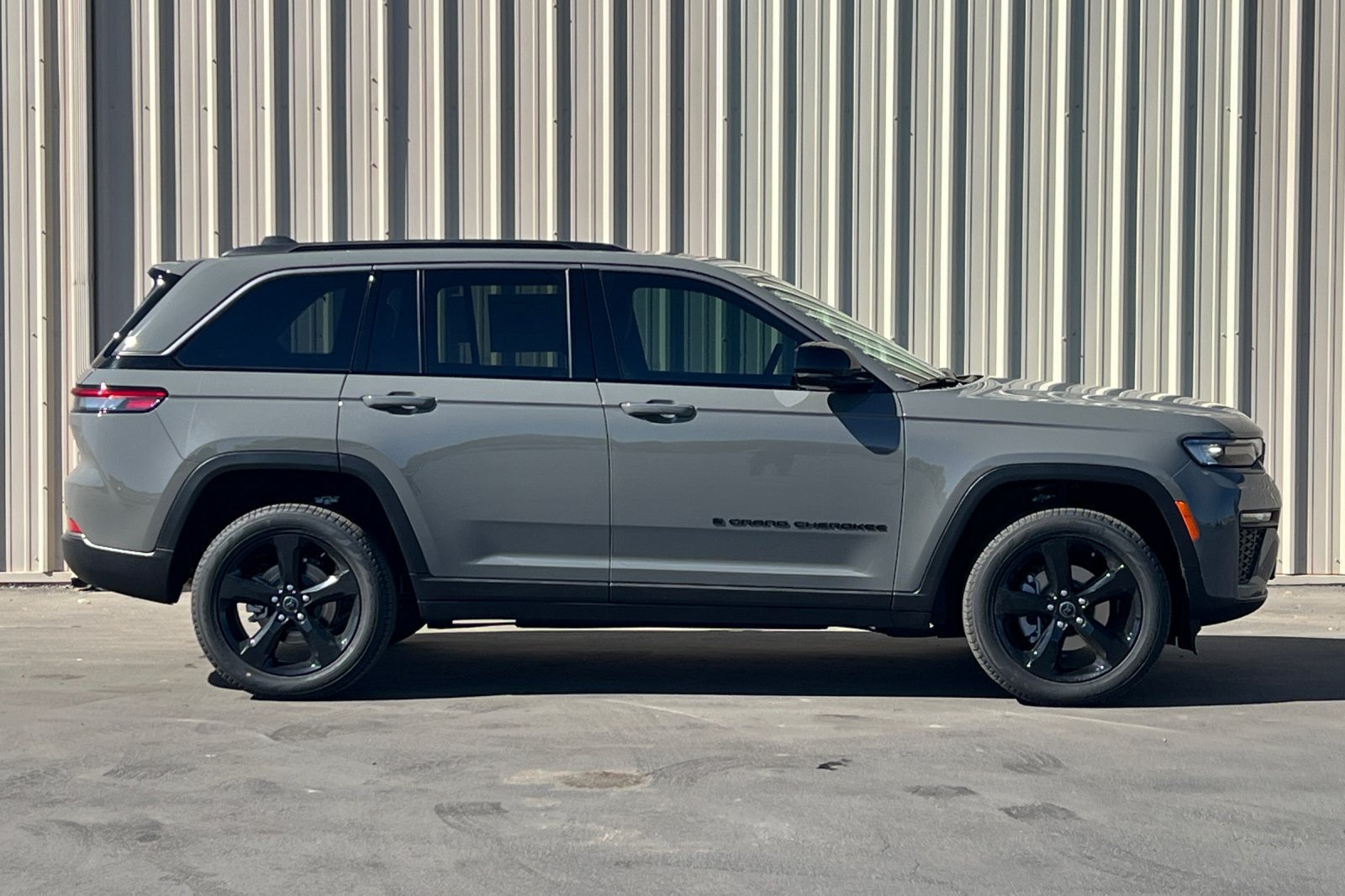 New 2027 Jeep Grand Cherokee Limited AWD/4WD image 10