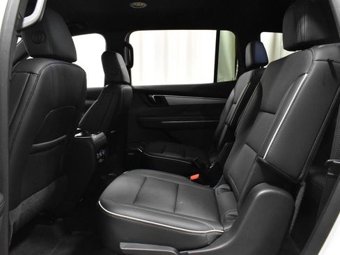 Used 2025 Buick Enclave Preferred image 7