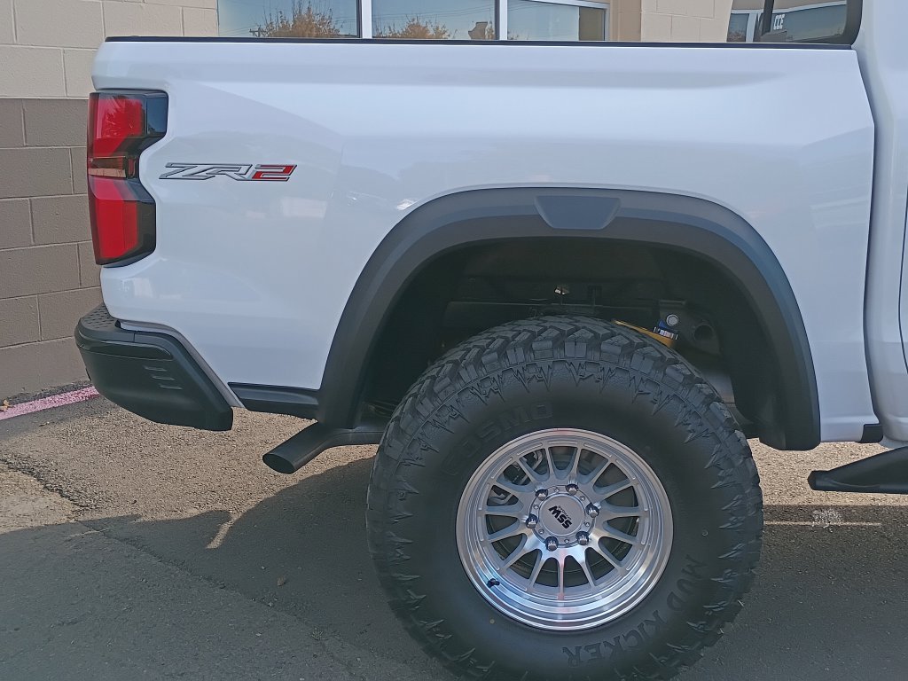Used 2026 Chevrolet Colorado ZR2 w/ Technology Package AWD/4WD image 4
