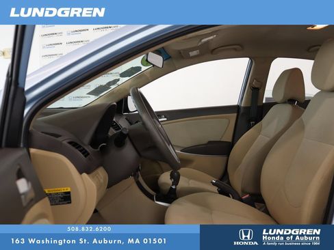 Used 2012 Hyundai Accent GLS w/ Comfort Pkg 2 FWD image 10