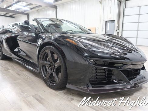 Used 2023 Chevrolet Corvette Z06 RWD image 25
