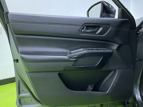 Used 2023 Nissan Pathfinder S image 15