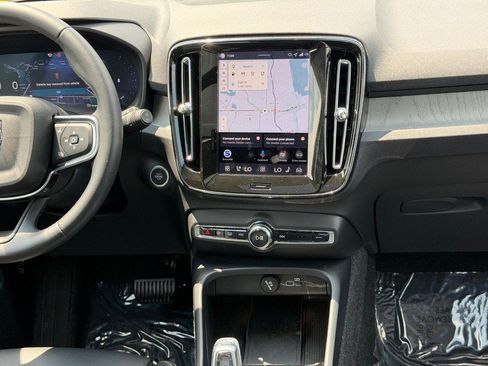 Certified 2026 Volvo XC40 B5 Plus AWD/4WD image 14
