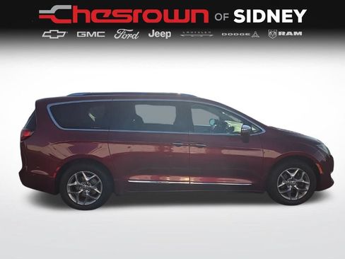 Used 2017 Chrysler Pacifica Limited w/ UConnect Theater Package FWD image 4