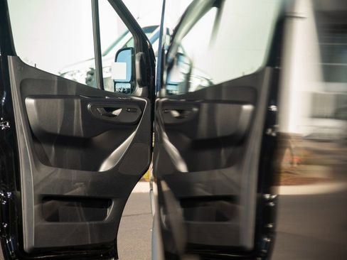 Used 2025 Mercedes-Benz Sprinter 2500 image 22