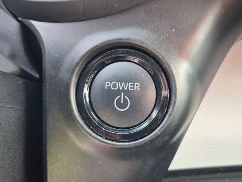 Used 2025 Toyota Sienna LE FWD image 22