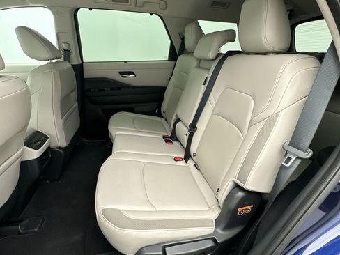 Used 2022 Nissan Pathfinder SL AWD/4WD image 22
