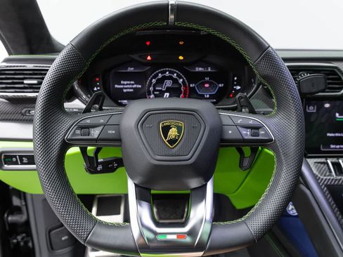 Used 2022 Lamborghini Urus AWD/4WD image 13