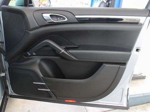 Used 2016 Porsche Cayenne AWD/4WD image 41