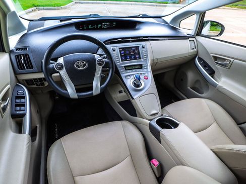 Used 2013 Toyota Prius Five w/ Advanced Technology Pkg FWD image 23