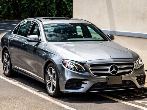 Used 2018 Mercedes-Benz E 300 4MATIC image 12