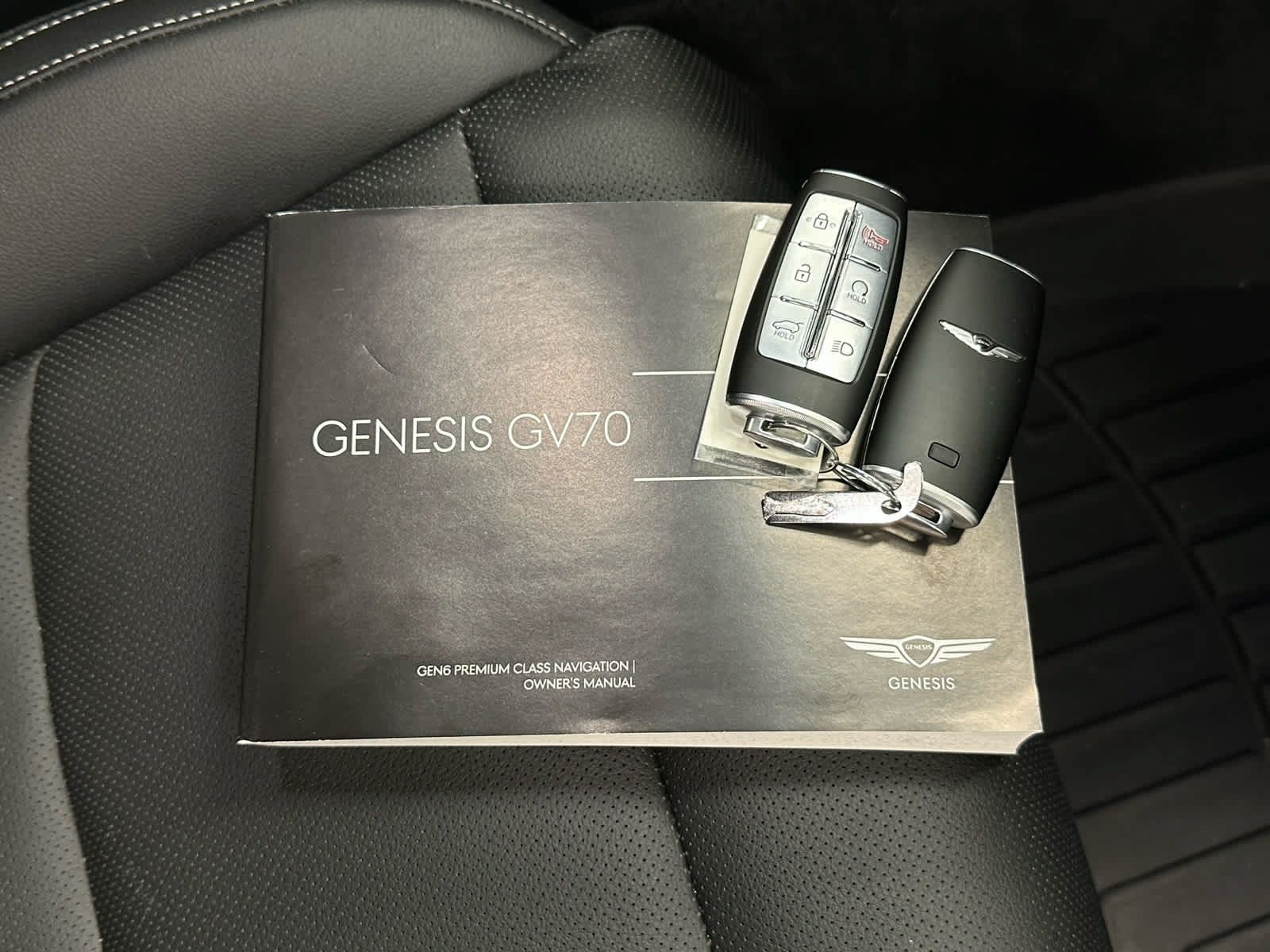 Used 2025 Genesis GV70 2.5T AWD/4WD image 38