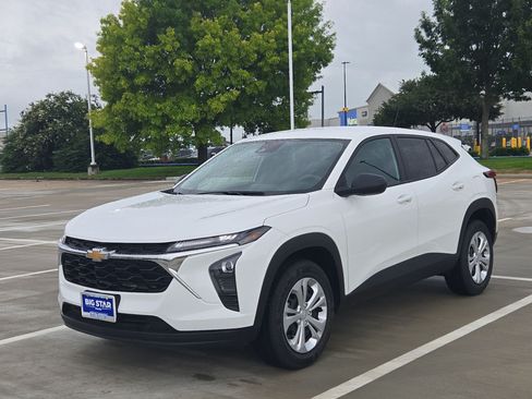 Used 2025 Chevrolet Trax LS FWD image 6