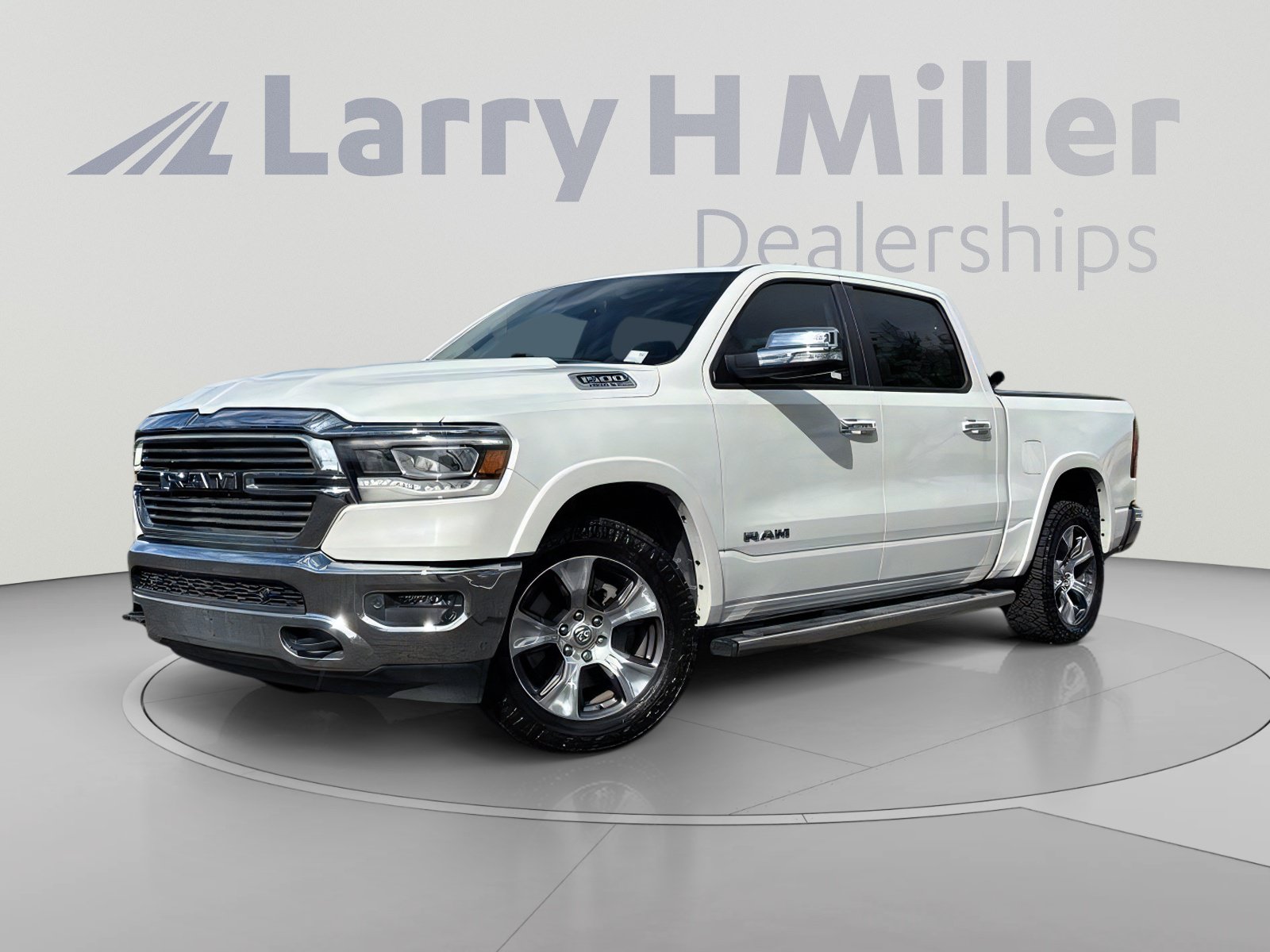 Used 2019 RAM 1500 Laramie AWD/4WD image 2