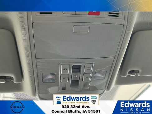 Used 2025 Volkswagen Jetta SE FWD image 27