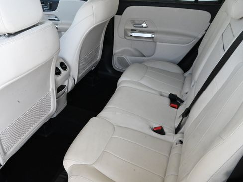 Used 2022 Mercedes-Benz GLB 250 4MATIC image 13