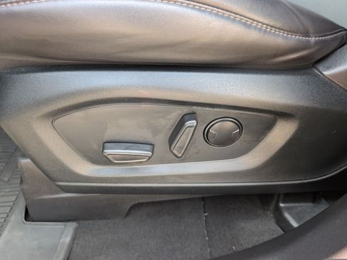 Used 2022 Ford Explorer XLT w/ Equipment Group 202A AWD/4WD image 16