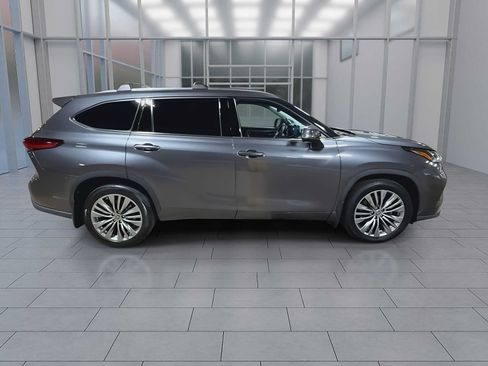 Used 2021 Toyota Highlander Platinum AWD/4WD image 9