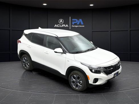Used 2024 Kia Seltos LX AWD/4WD image 35