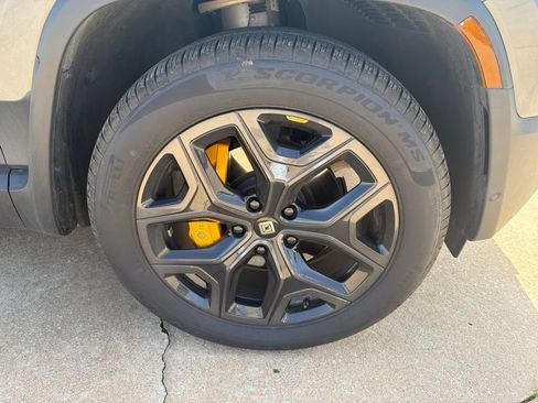 Used 2023 Rivian R1S Adventure AWD/4WD image 10