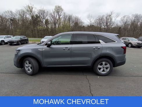 Used 2023 Kia Sorento LX AWD/4WD image 2
