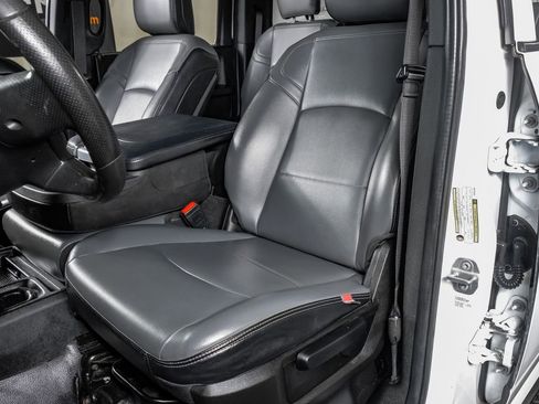 Used 2022 RAM 2500 Tradesman w/ Chrome Appearance Group image 28