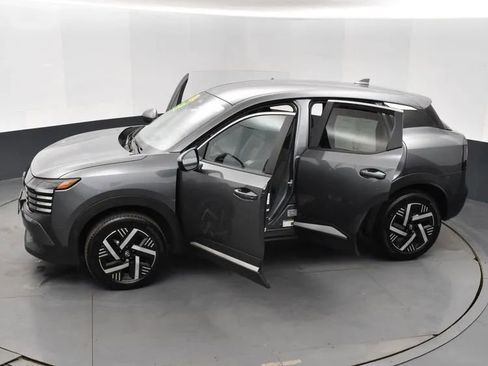 Used 2025 Nissan Kicks SV image 7