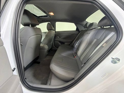 Certified 2025 Hyundai Elantra SEL FWD image 29