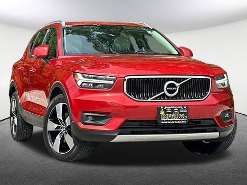Used 2021 Volvo XC40 T5 Momentum w/ Premium Package AWD/4WD image 2