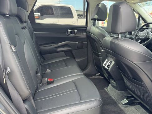 Used 2024 Kia Sorento S w/ Panoramic Sunroof Package image 16