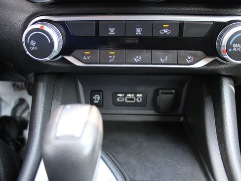 Used 2024 Nissan Sentra SV FWD image 16
